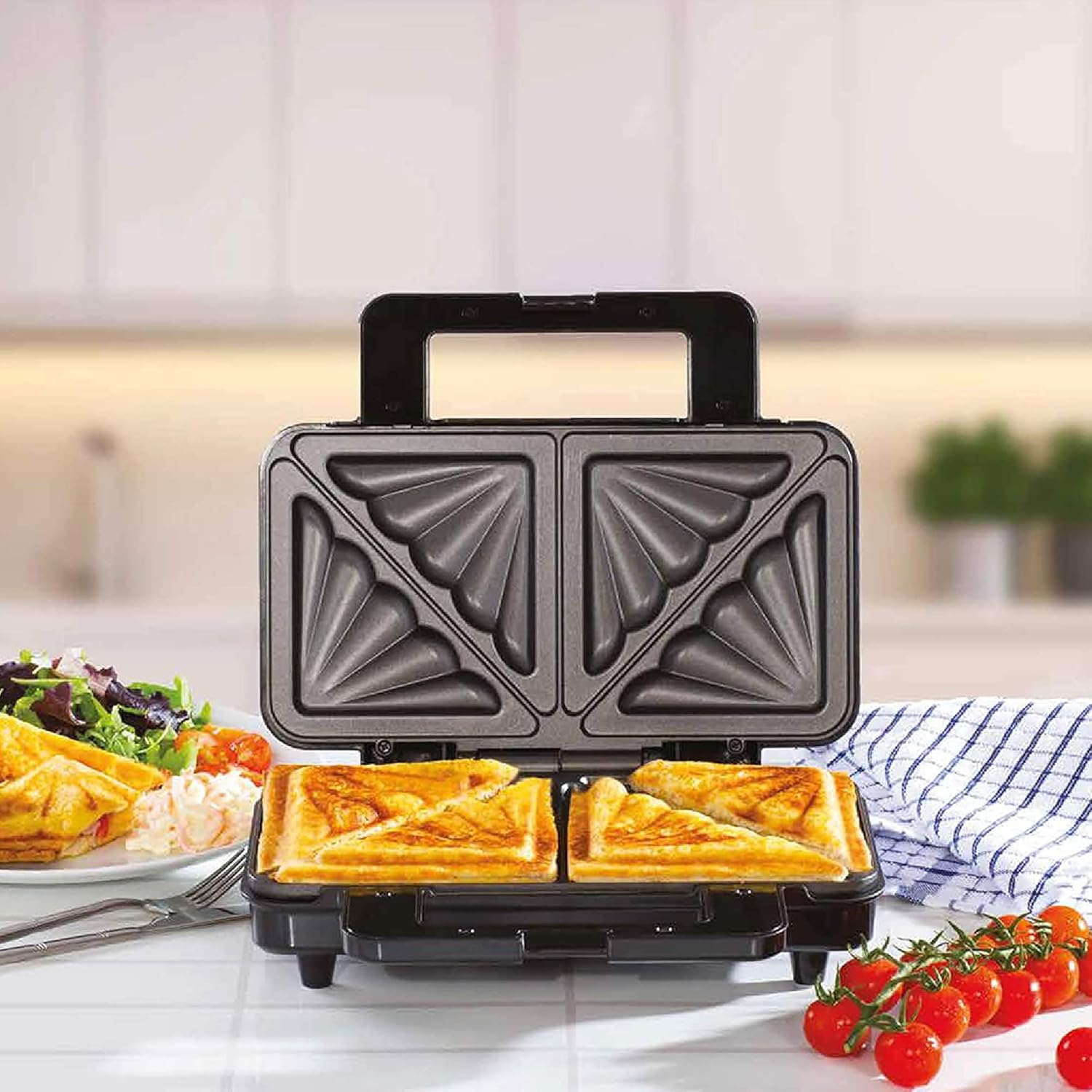 Daewoo Deep Fill Sandwich Toaster 900W, Non-Stick Toastie Maker with Locking Clip, Dual Indicator Lights, Sandwich Press for Crispy Sealed Toasties