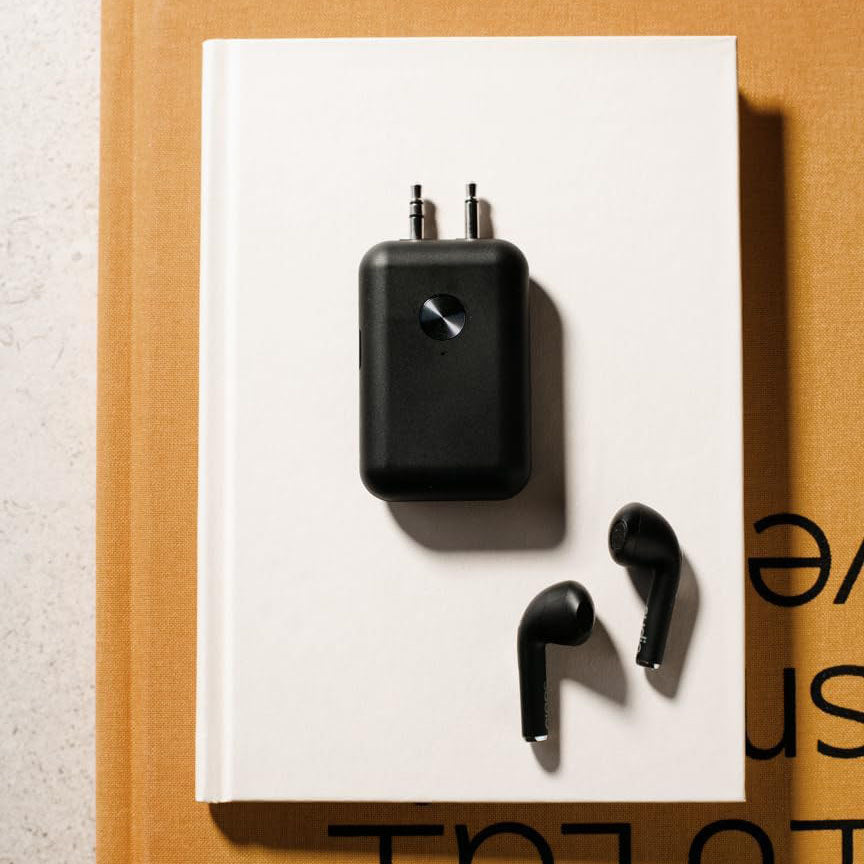 Sudio Flyg Bluetooth Transmitter / 3,5mm to Bluetooth Headphone Adapter for Airplane Travel, Portable Gaming Devices